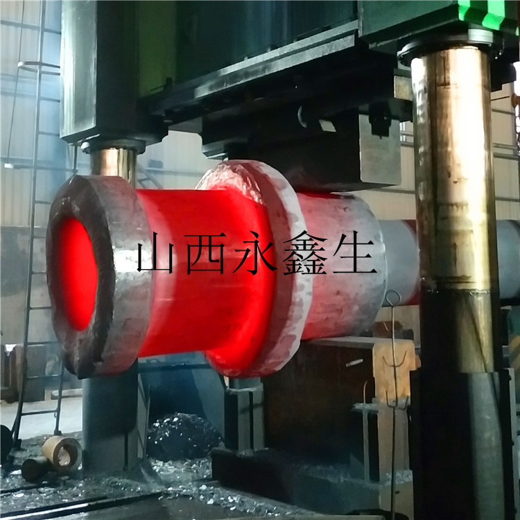 超大型水輪機孔空心主軸鍛件鍛造工藝